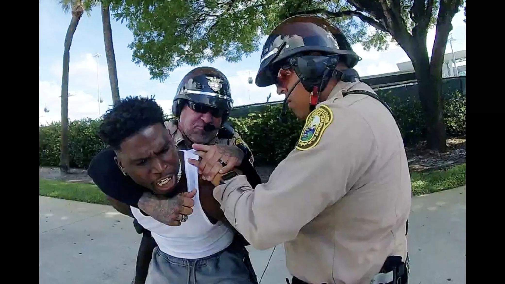 Tyreek Hill Tossed In Cuffs Before Dolphins Game